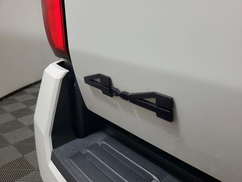 Used 2025 Toyota Tacoma TRD Sport image 8