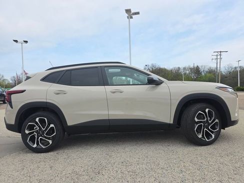 New 2026 Chevrolet Trax RS w/ Sunroof Package FWD image 17