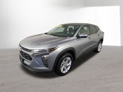 Used 2024 Chevrolet Trax LS w/ LS Convenience Package image 38