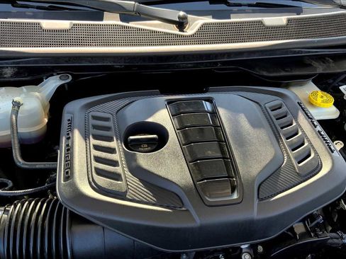 Used 2023 Jeep Wagoneer L Series III w/ Preferred Equipment Group image 31