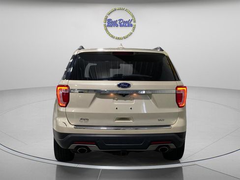Used 2018 Ford Explorer XLT w/ Equipment Group 202A AWD/4WD image 4