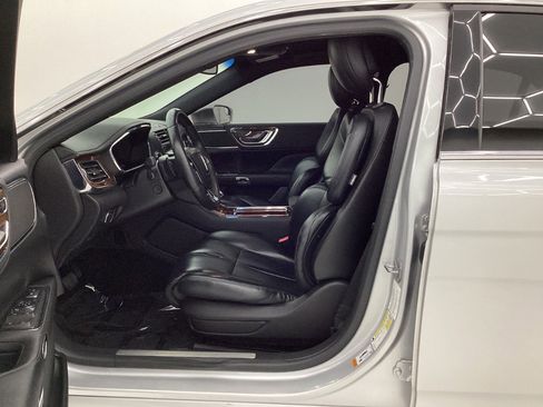 Used 2017 Lincoln Continental Premiere image 14
