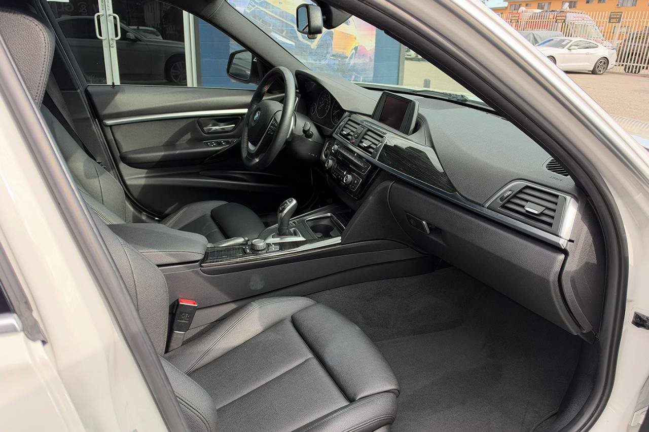 Used 2018 BMW 330i Sedan w/ Convenience Package RWD image 17