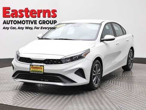 Used 2023 Kia Forte LXS FWD image 1