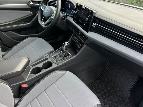 New 2026 Volkswagen Jetta SE FWD image 13