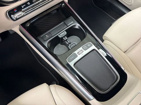 Used 2025 Mercedes-Benz GLA 250 4MATIC image 25