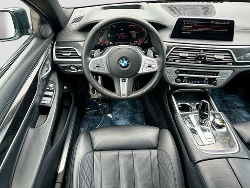 Used 2020 BMW 750i xDrive w/ Executive Package AWD/4WD image 22