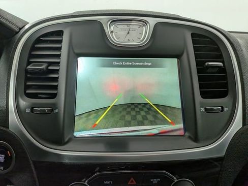 Used 2020 Chrysler 300 Touring image 5