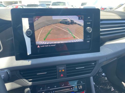 New 2025 Volkswagen Jetta SE image 27