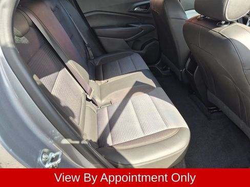 Used 2025 Chevrolet Trax LT w/ LT Convenience Package FWD image 27