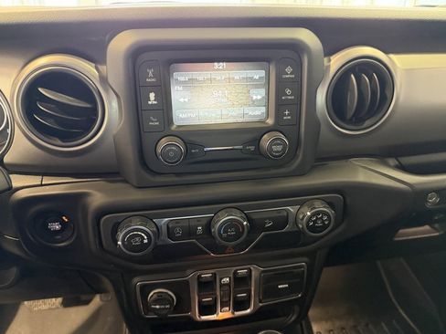 Used 2018 Jeep Wrangler Unlimited Sport S image 12