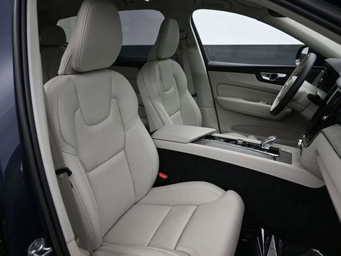Used 2023 Volvo XC60 B5 Ultimate w/ Protection Package Premier image 33
