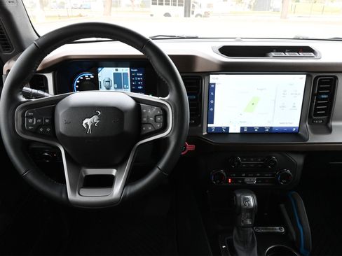 Used 2023 Ford Bronco Outer Banks image 9