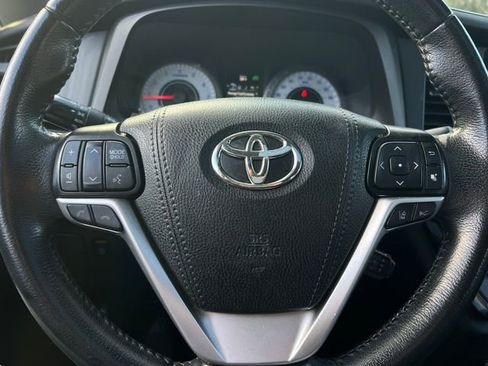 Used 2019 Toyota Sienna SE image 20