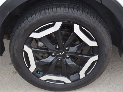 Used 2025 Kia Telluride EX w/ EX Captain's Chair Package FWD image 12