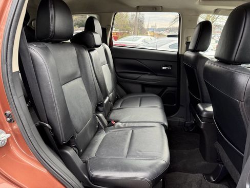 Used 2014 Mitsubishi Outlander SE image 15