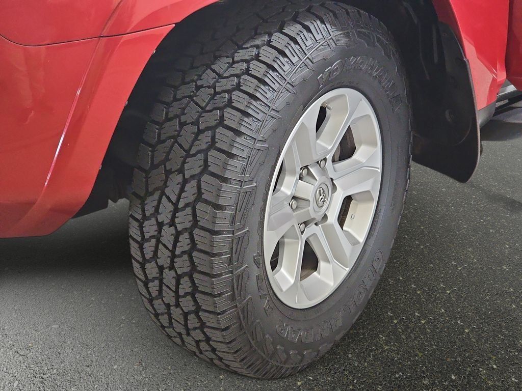 Used 2020 Toyota 4Runner SR5 Premium w/ Moonroof Package AWD/4WD image 33