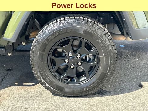 Used 2022 Jeep Gladiator Sport AWD/4WD image 9