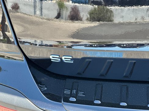 New 2026 Volkswagen Taos SE FWD image 7