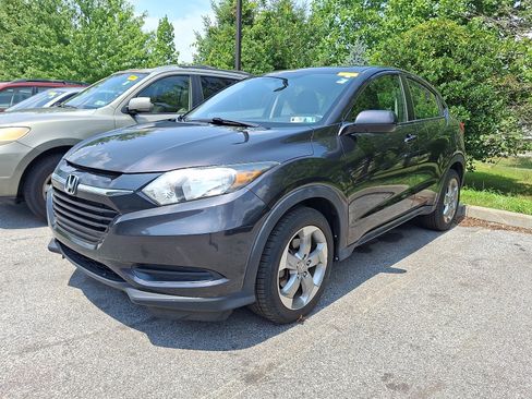 Used 2017 Honda HR-V LX image 3