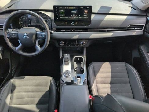 Used 2025 Mitsubishi Outlander SE FWD image 26