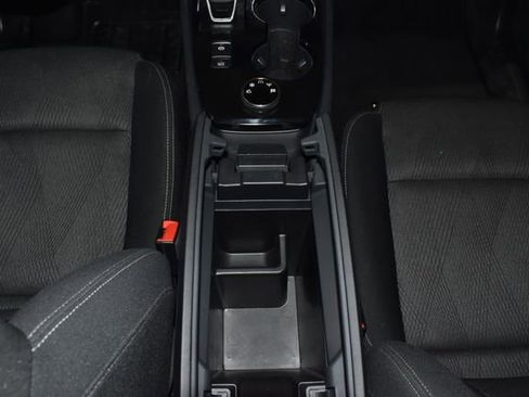 Used 2025 Nissan Rogue SV image 23