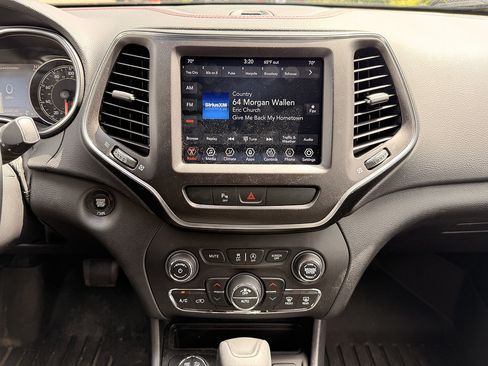 Used 2020 Jeep Cherokee Trailhawk w/ Cold Weather Group AWD/4WD image 17