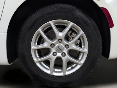 Used 2023 Chrysler Voyager LX FWD image 31