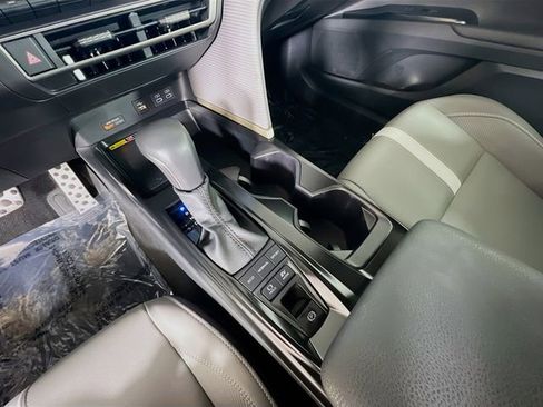 Used 2025 Toyota Camry SE image 24