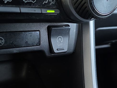 Used 2022 Toyota RAV4 XLE w/ Convenience Package image 21