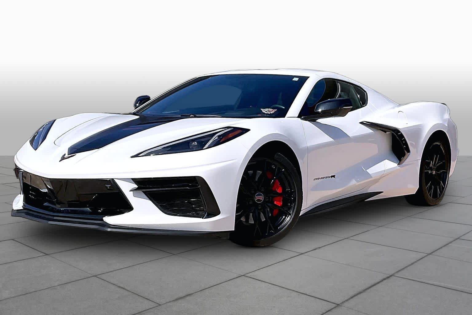 Used 2023 Chevrolet Corvette Stingray Preferred Cpe w/ Z51 Performance Package RWD image 3