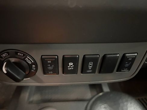 Used 2020 Nissan Frontier SV AWD/4WD image 25