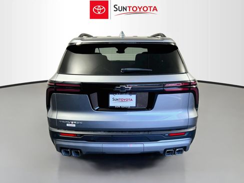 Used 2026 Chevrolet Traverse LT FWD image 5