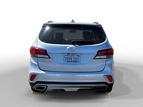 Used 2017 Hyundai Santa Fe SE FWD image 4