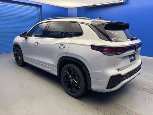 New 2026 Volkswagen Tiguan SE R-Line image 5