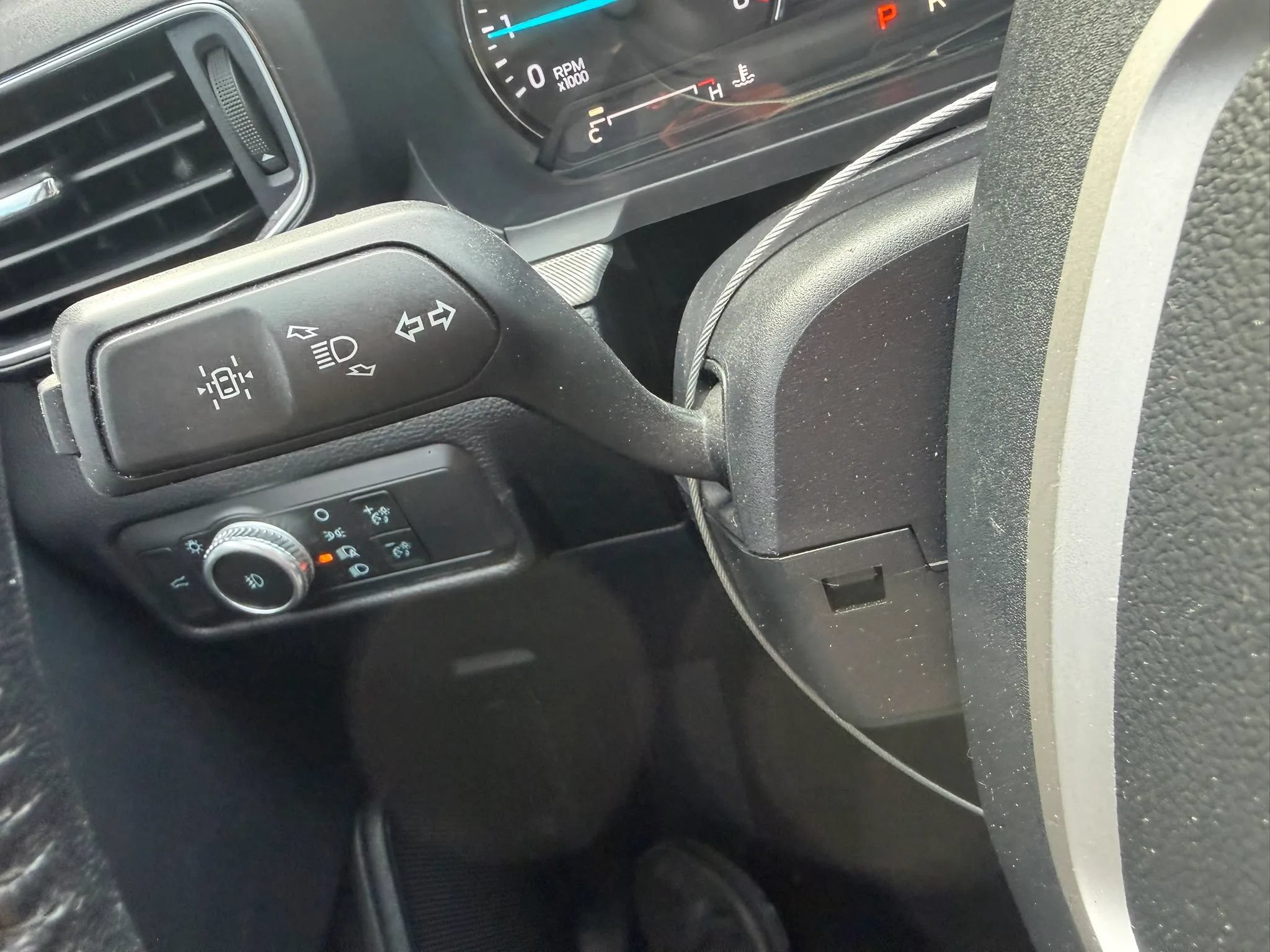 Used 2021 Ford Explorer XLT w/ Equipment Group 202A AWD/4WD image 16