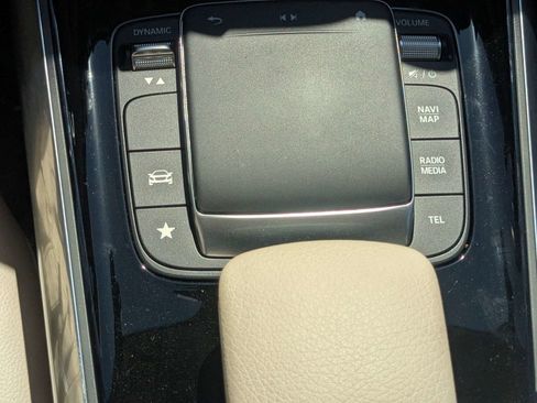 Used 2021 Mercedes-Benz GLA 250 4MATIC w/ Premium Package image 24