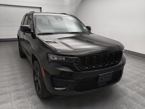 Used 2022 Jeep Grand Cherokee Altitude RWD image 14