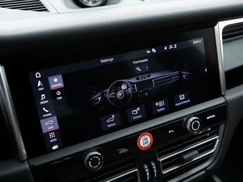 Certified 2025 Porsche Macan image 15