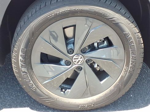 Certified 2025 Volkswagen Taos S FWD image 9