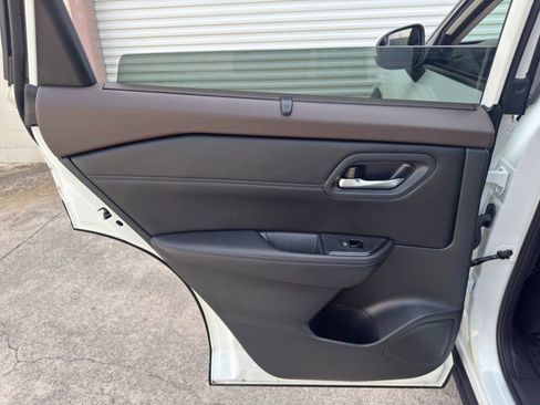 Used 2023 Nissan Rogue SV w/ SV Premium B Package FWD image 38