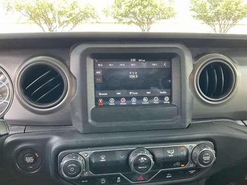 Used 2023 Jeep Wrangler Unlimited Sport AWD/4WD image 27