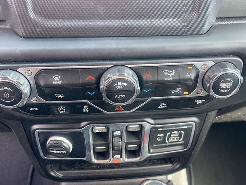 Used 2021 Jeep Wrangler Unlimited Sahara AWD/4WD image 27