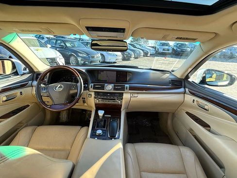 Used 2015 Lexus LS 460 w/ Comfort Package image 21