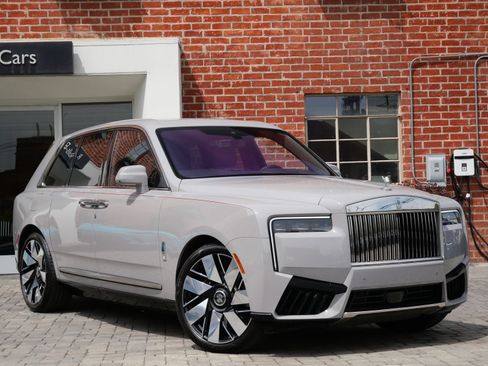 Used 2026 Rolls-Royce Cullinan AWD/4WD image 19