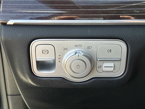 Used 2021 Mercedes-Benz GLS 580 4MATIC image 23