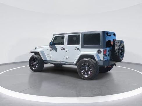 Used 2018 Jeep Wrangler Unlimited Sahara w/ Connectivity Group AWD/4WD image 6