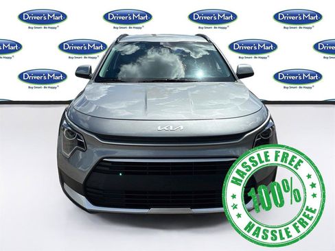 Used 2025 Kia Niro LX FWD image 2