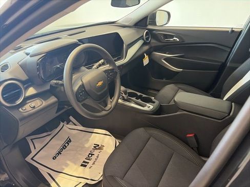 New 2026 Chevrolet Trax LS w/ LS Convenience Package FWD image 8