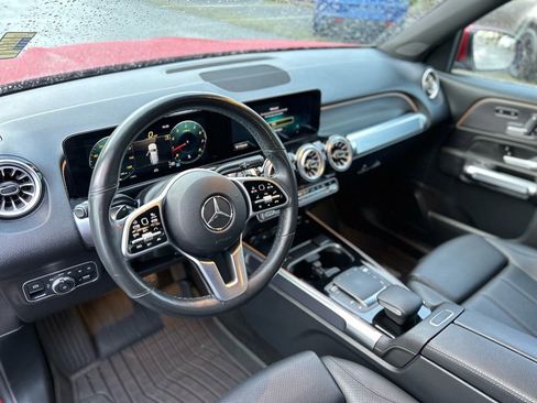 Used 2022 Mercedes-Benz GLB 250 4MATIC w/ Premium Package Lite image 9
